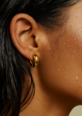 AUDEN HUGGIE HOOP EARRING