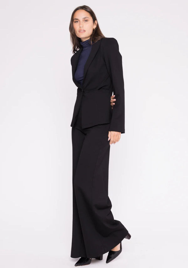 THE FITTED PONTE BLAZER
