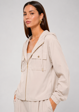 STRETCH WOVEN UTILITY JACKET