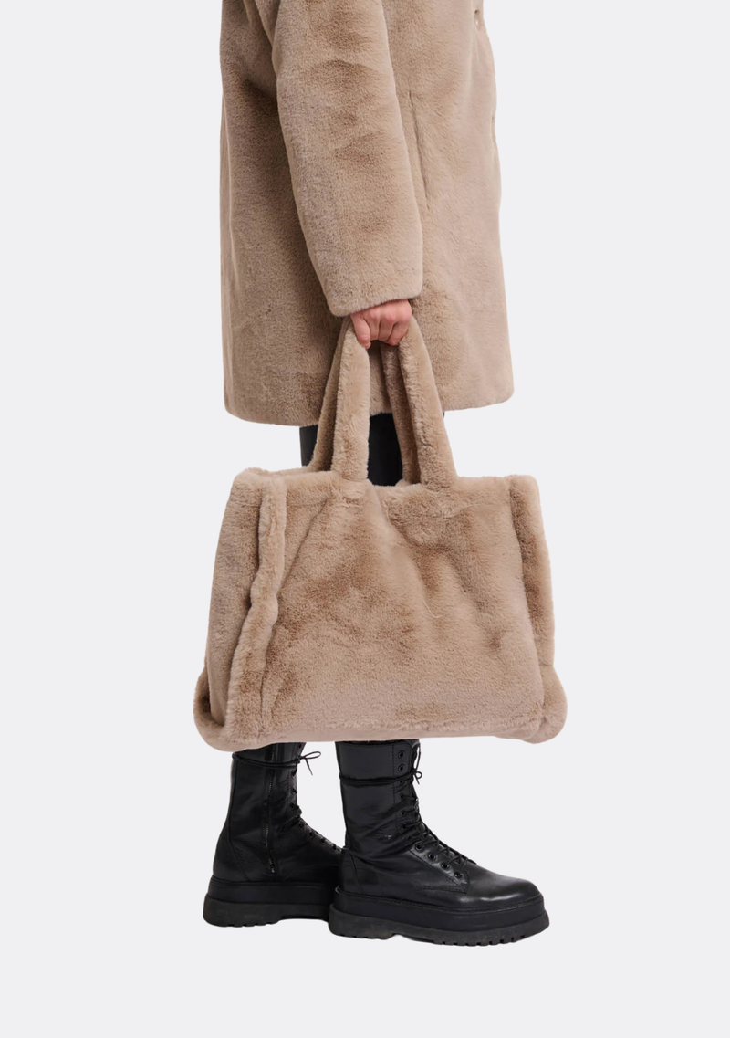 DAAN SHOULDER BAG