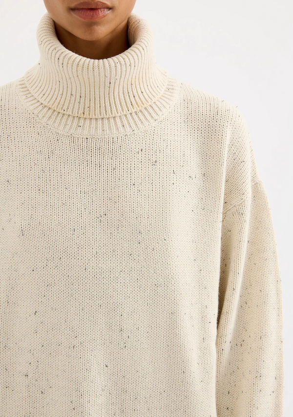 AMBER TURTLENECK KNIT