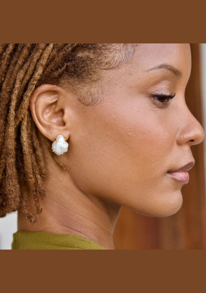 WILLA OVERSIZE PEARL EARRING