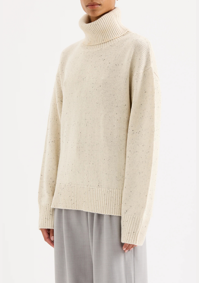 AMBER TURTLENECK KNIT