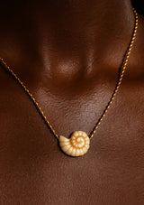 KELLEY SHELL NECKLACE