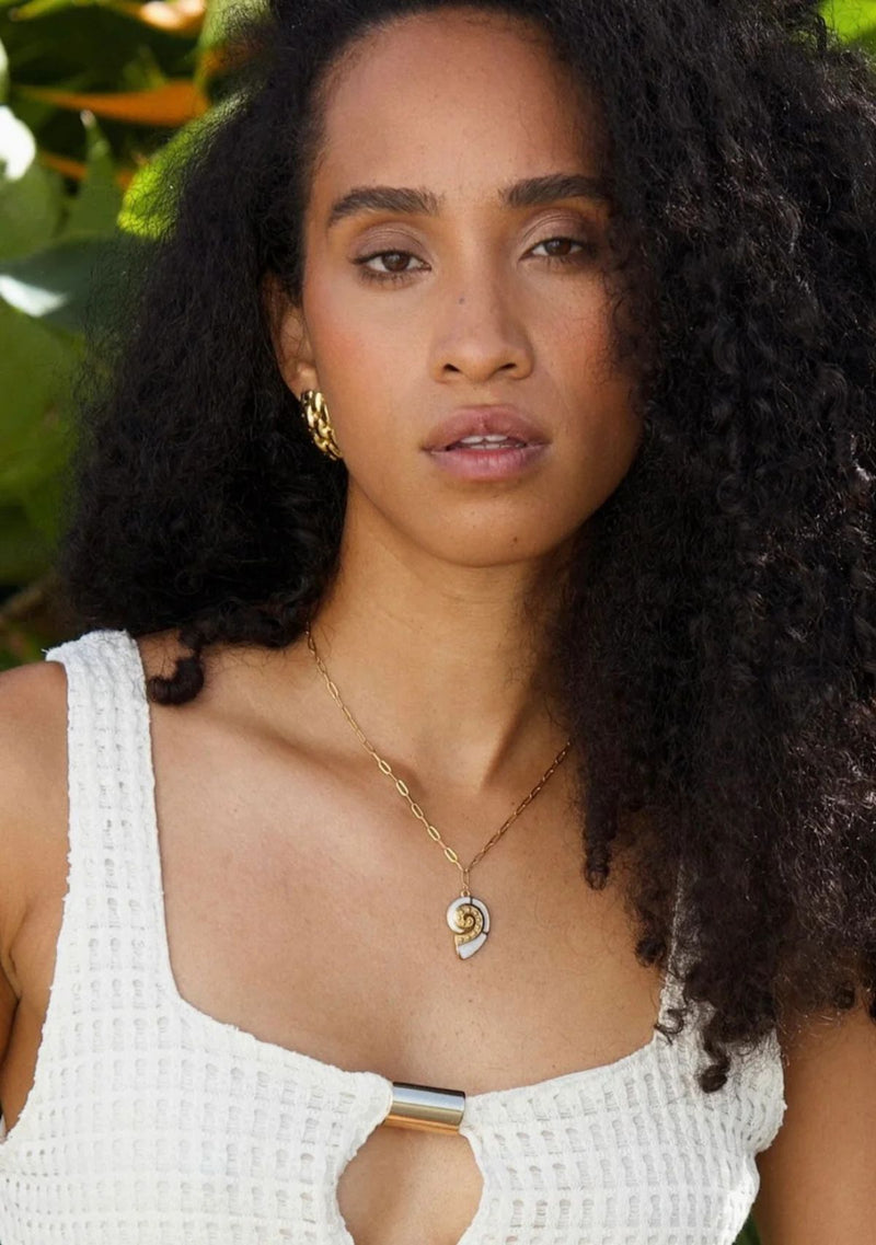 CELENIA SHELL PENDANT NECKLACE