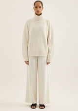 AMBER TURTLENECK KNIT