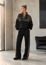 BOUNDLESS ZIP NECK